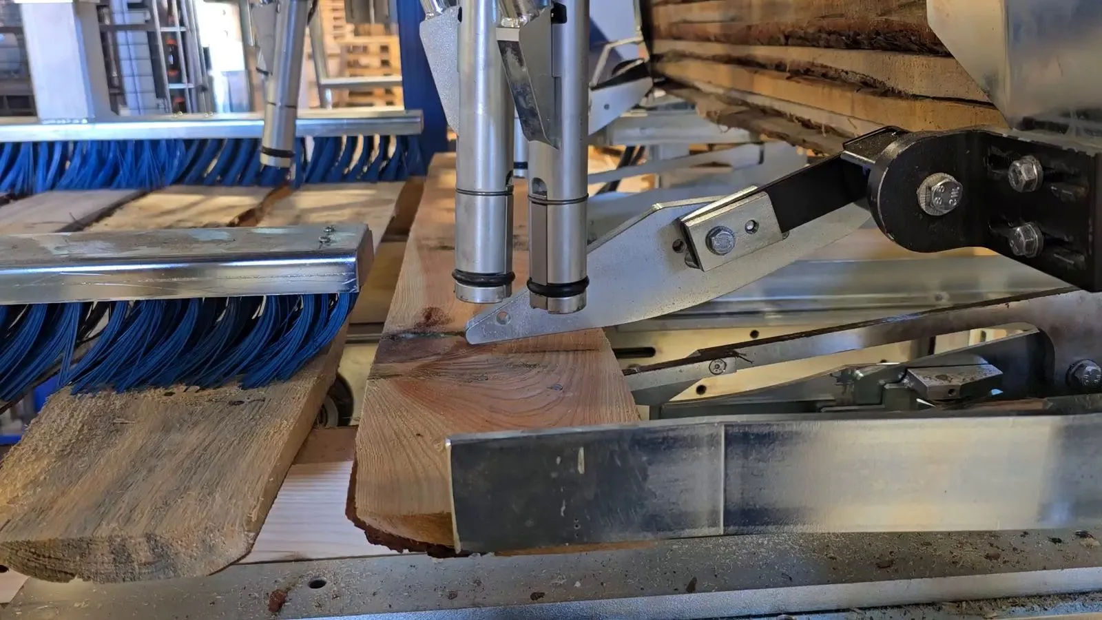 Pressvorrichtung und Nagelgeräte der IMH Machinery Deckmaschine aus der Nähe