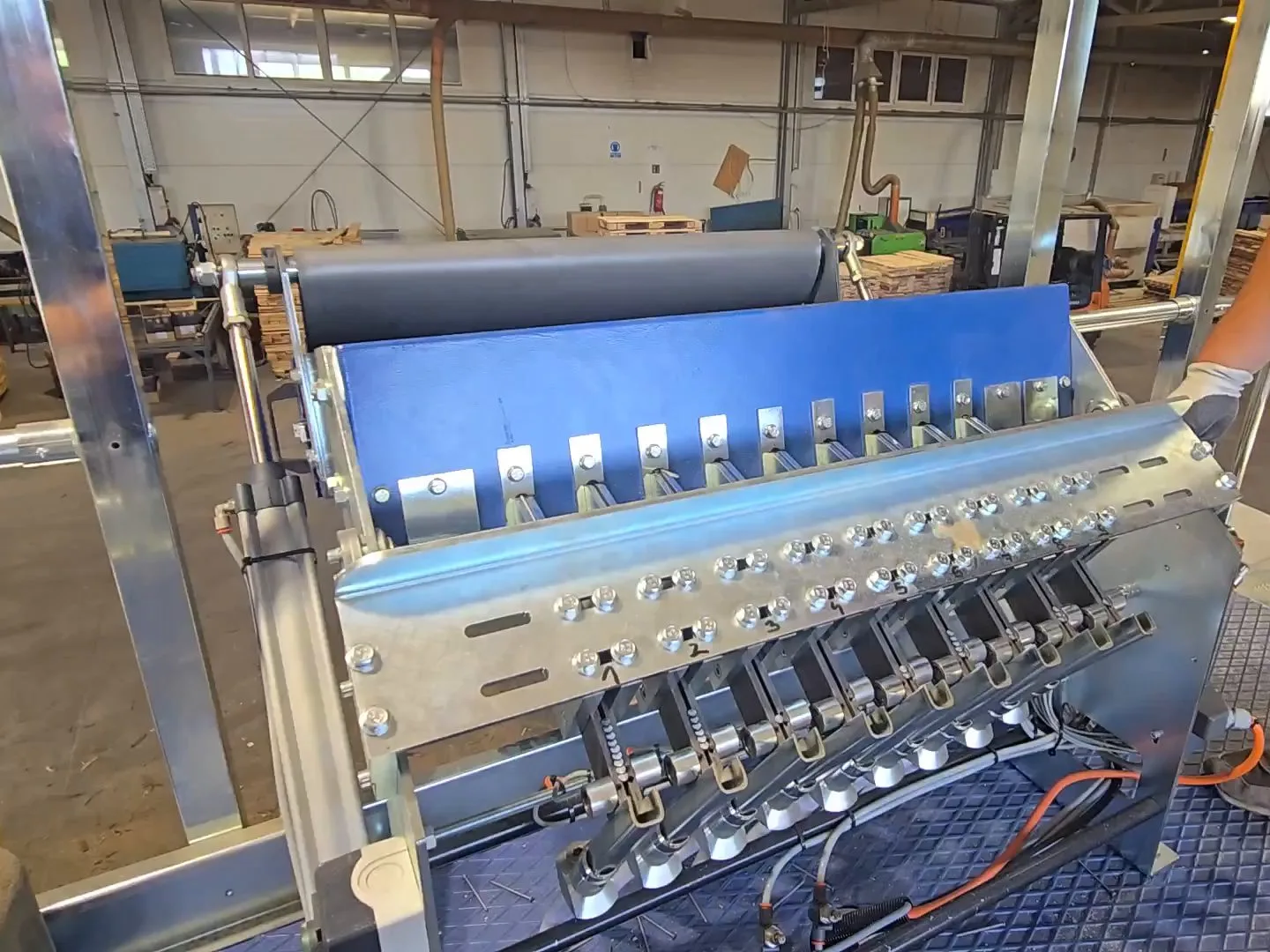 Kassette für lose Nägel über den Nagelgeräten der IMH Machinery Deckmaschine