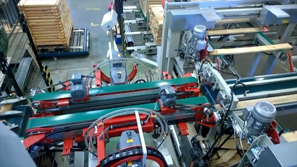 Brettzuführung im Automaten von MDP Serwis
